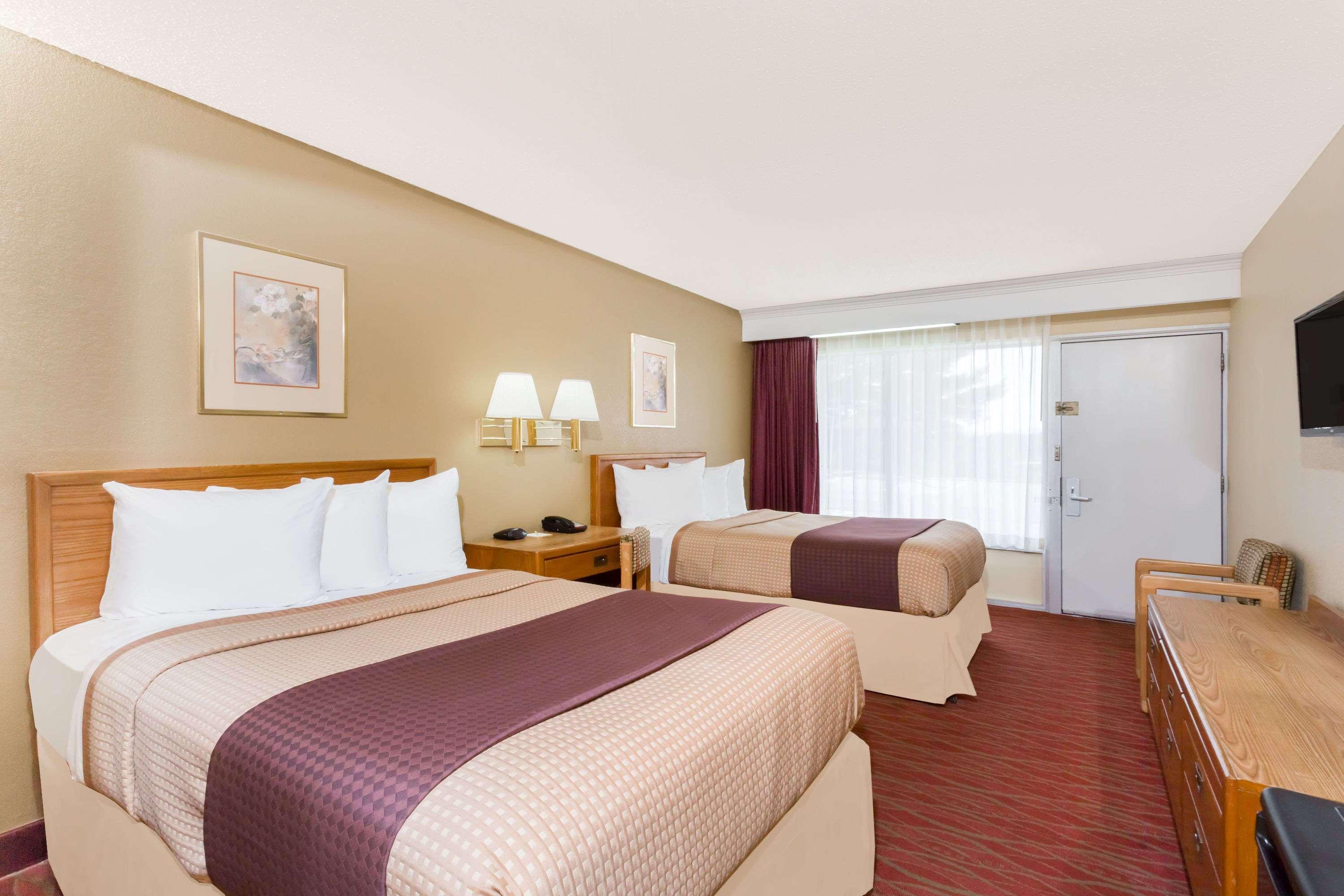 Days Inn By Wyndham Στόντον Εξωτερικό φωτογραφία