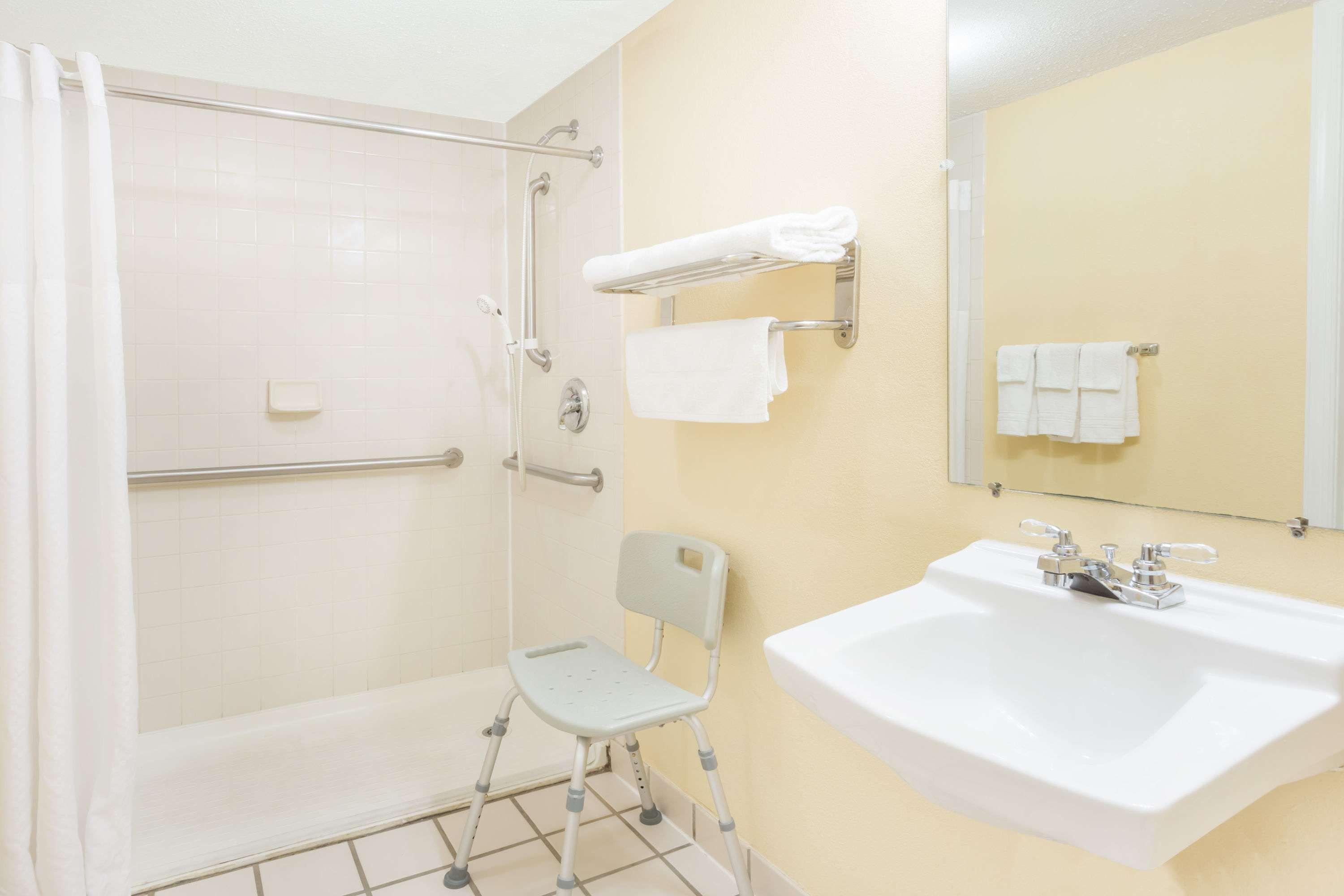 Days Inn By Wyndham Στόντον Εξωτερικό φωτογραφία